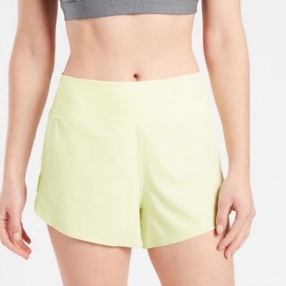 Athleta Run With It 3.5" Short Shorts Pale Yellow Green XL Stretch Pocket - Picture 1 of 16